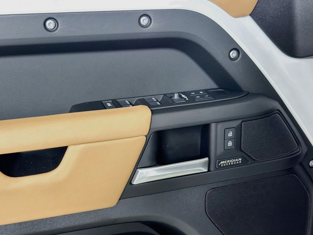 New 2026 Fuji White Land Rover X-Dynamic SE image 18
