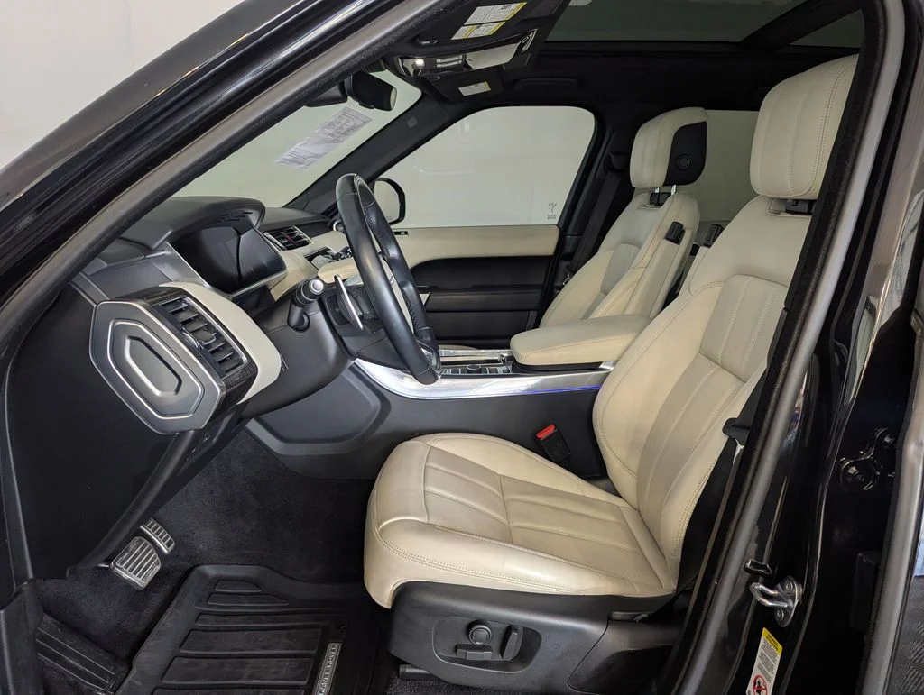 Used 2022 Black Land Rover HSE Silver Edition image 4