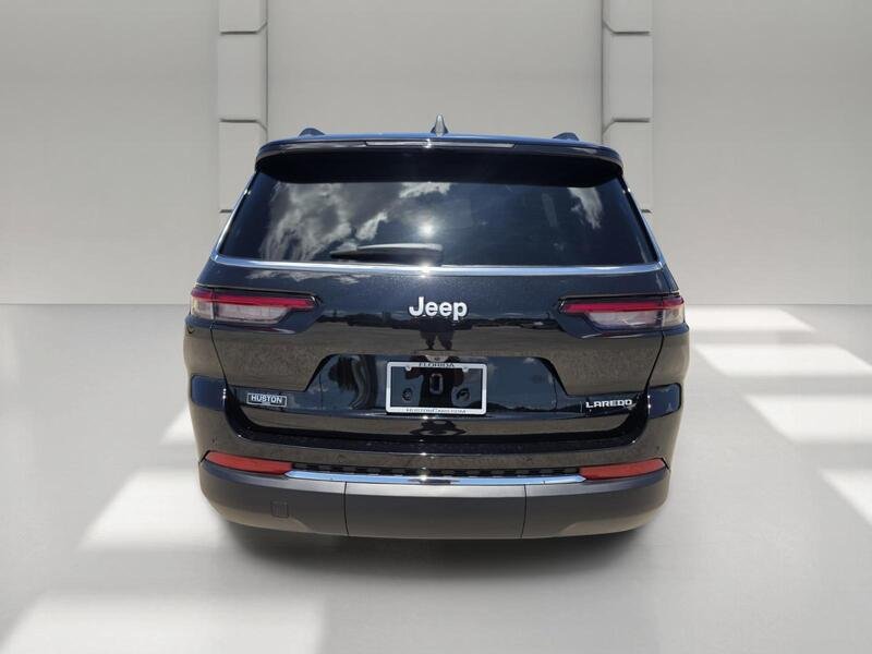 New 2026 Diamond Black Crystal Pearl-Coat Exterior Paint Jeep LAREDO 4X2 image 4