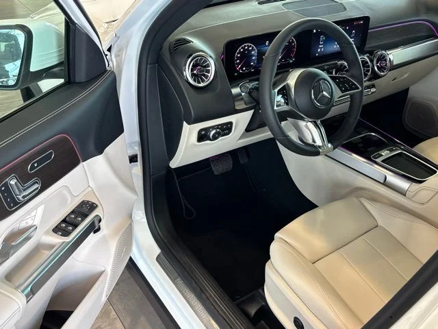 New 2026 White Mercedes-Benz GLB 250 image 18