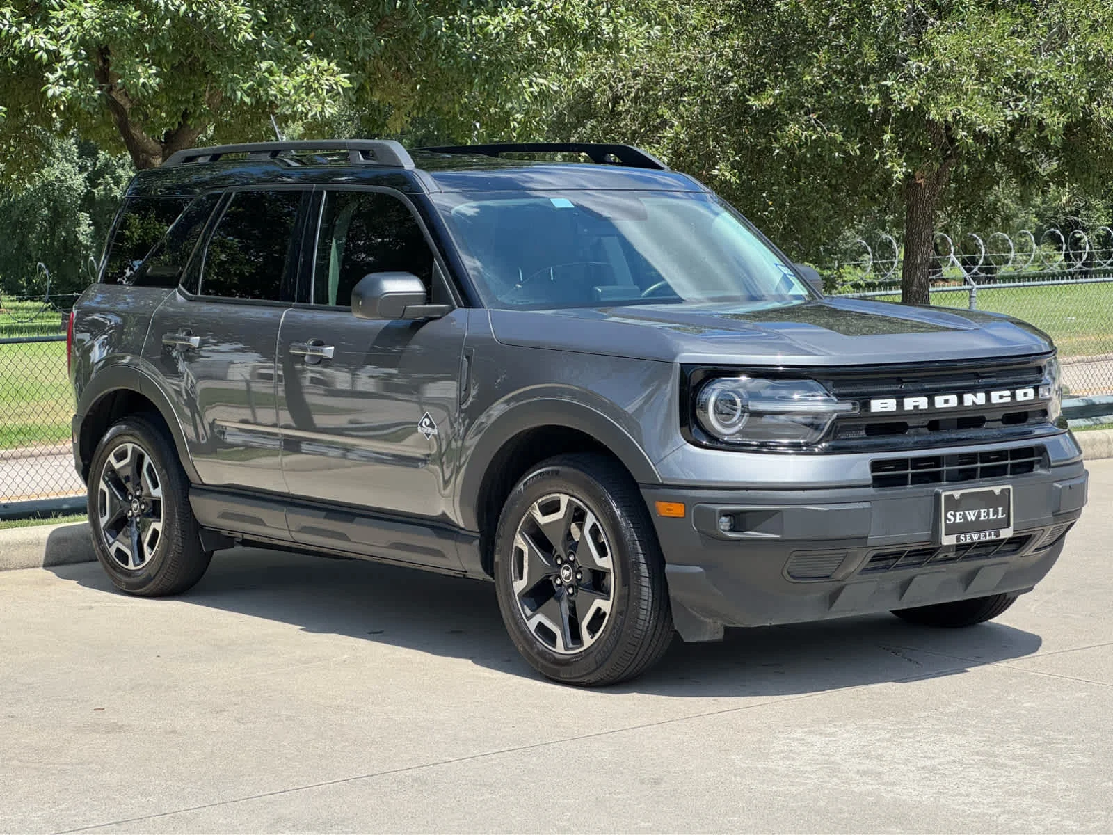 Used 2022 Carbonized Gray Metallic Ford Outer Banks image 4