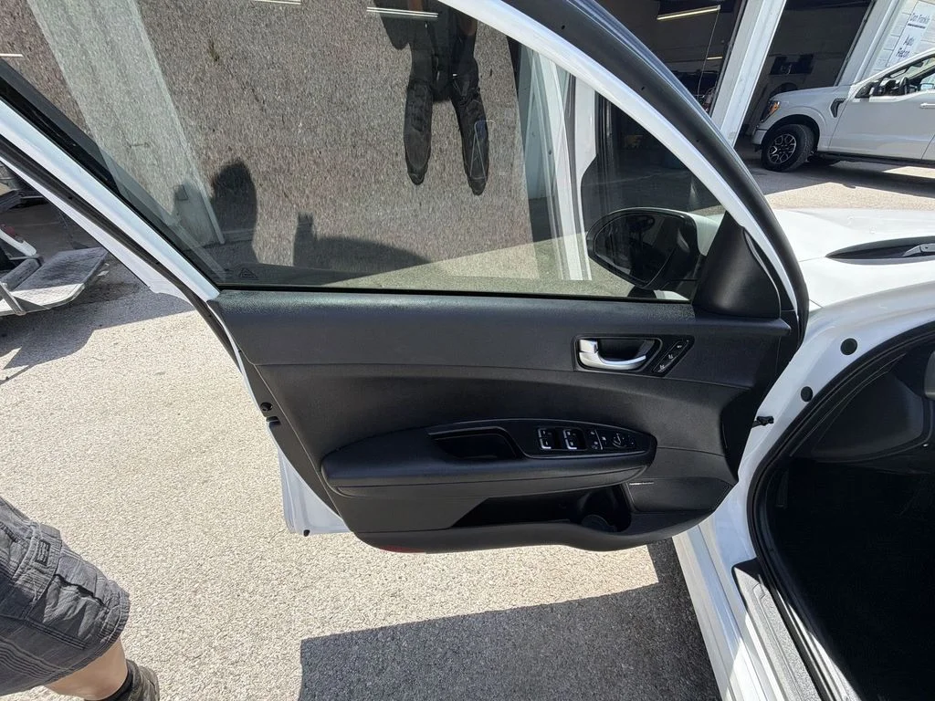Used 2020 White Kia EX Premium image 13