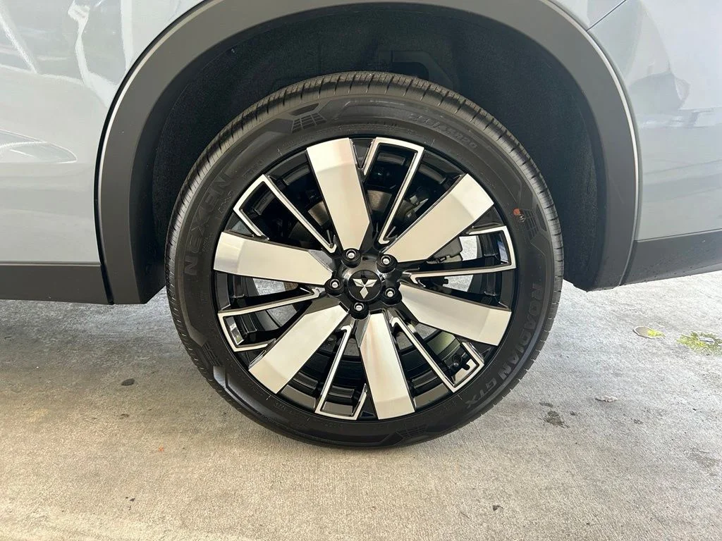 New 2026 Gray Mitsubishi SE S-AWC image 16