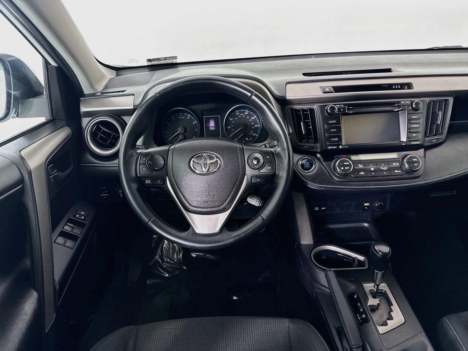 Used 2018 Super White Toyota XLE image 31