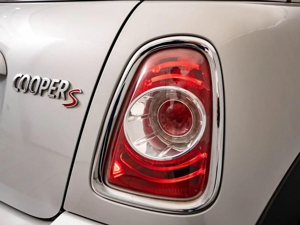Used 2014 White Silver MINI  image 9