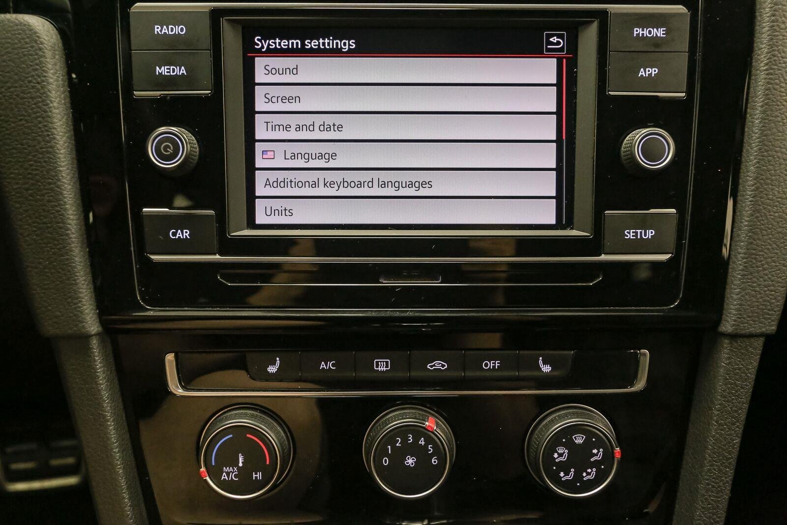 Used 2019 Deep Black Pearl Volkswagen SE image 25