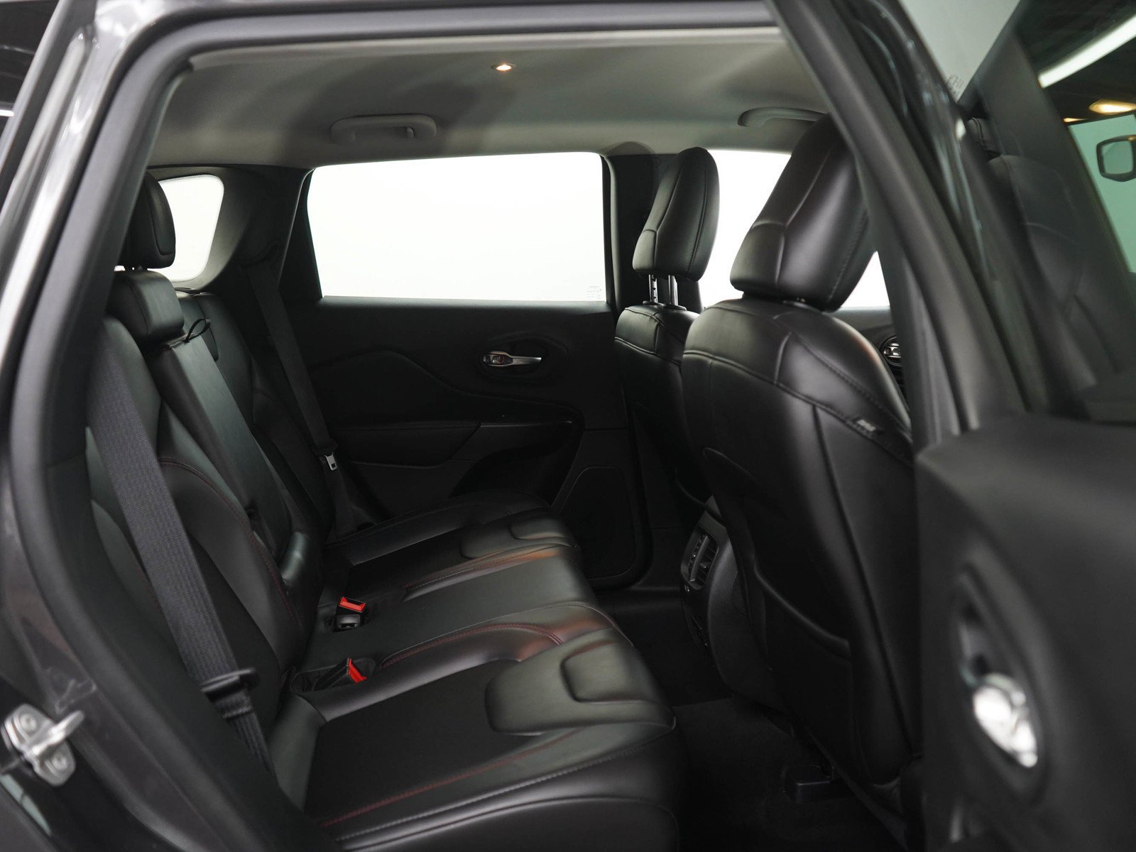 Used 2020 Granite Crystal Metallic Clearcoat Jeep Trailhawk image 12
