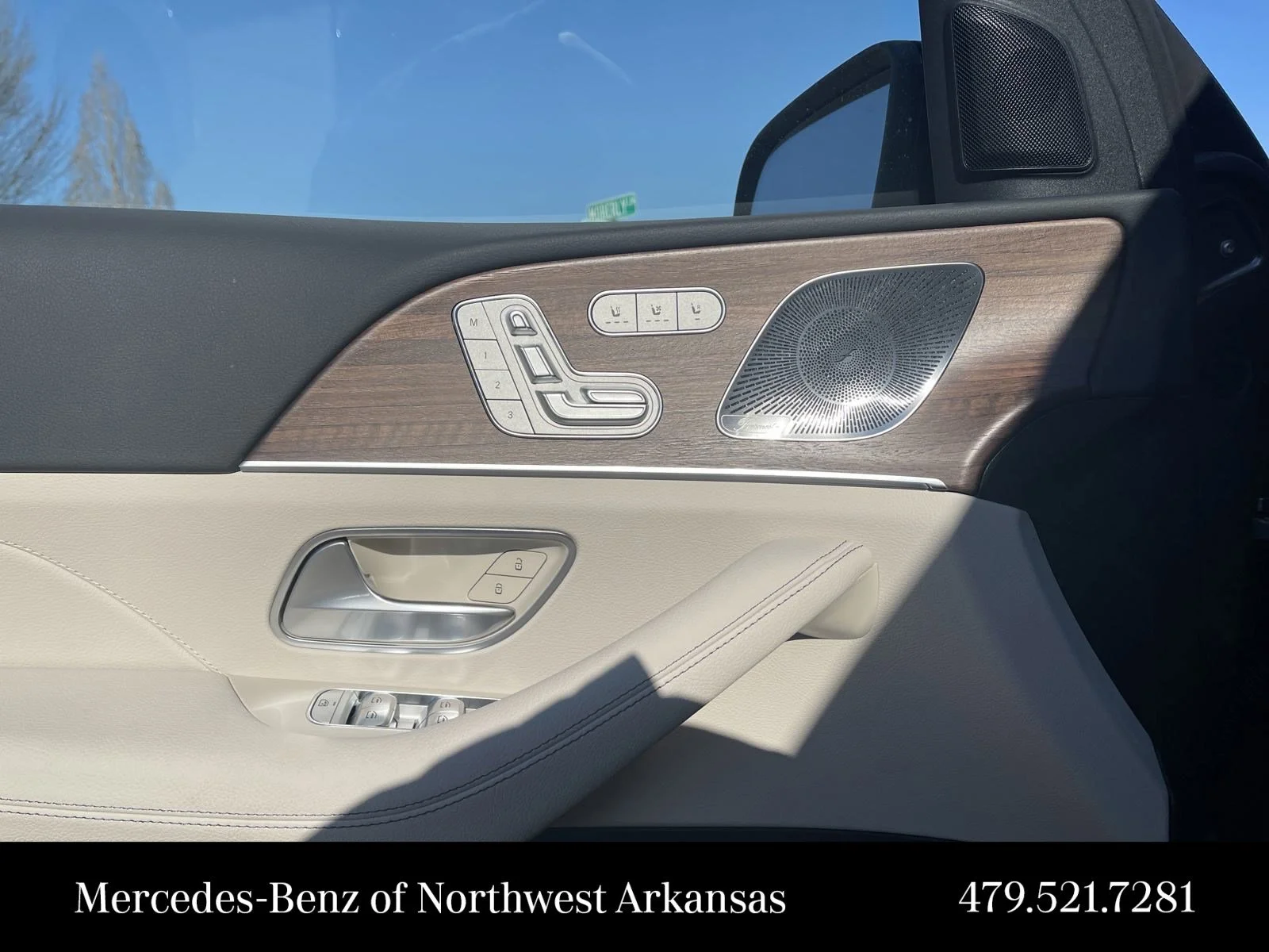 Used 2025  Mercedes-Benz  image 19