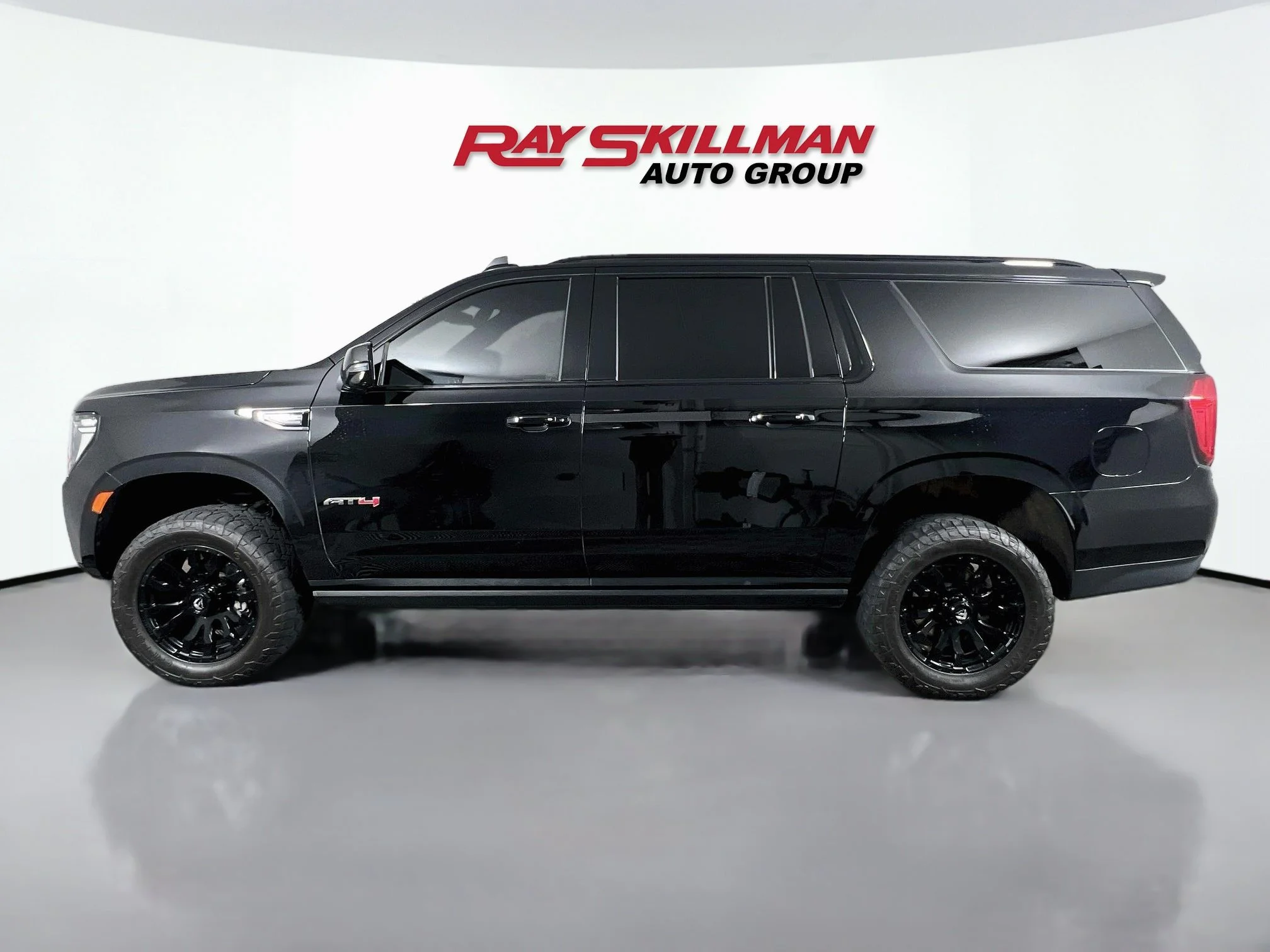Used 2023 Onyx Black GMC AT4 image 4