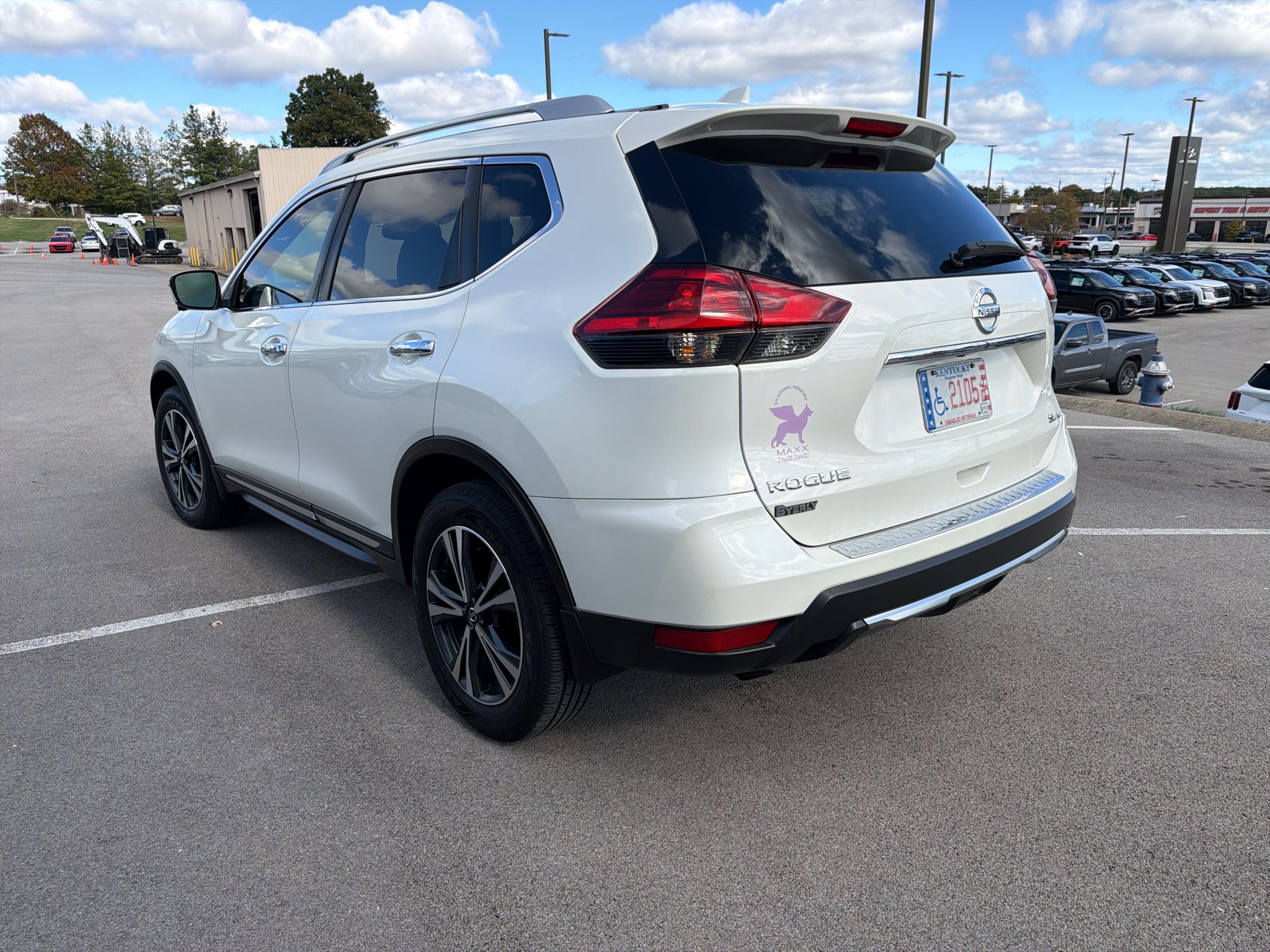 Used 2017 Pearl White Nissan SL image 3