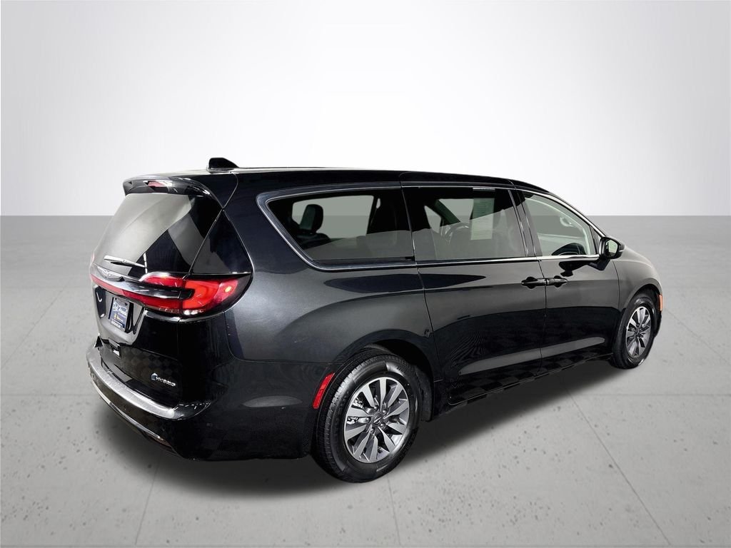 Used 2023 Brilliant Black Crystal Pearlcoat Chrysler Touring L image 6
