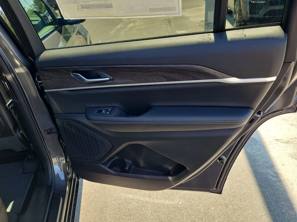 New 2026 Baltic Gray Metallic Clearcoat Jeep Altitude image 31