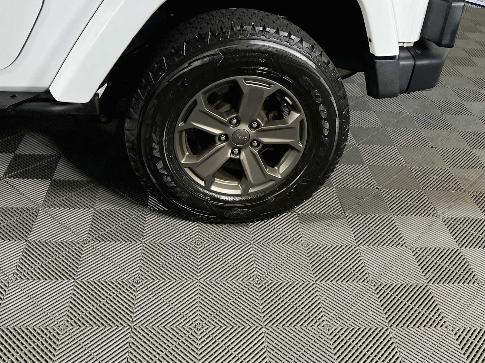 Used 2018 Bright White Clearcoat Jeep Golden Eagle image 29