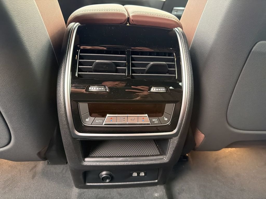 New 2027 Skyscraper Grey Metallic BMW xDrive40i image 19