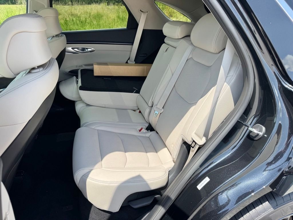 New 2027 Black Genesis 2.5T Select image 18
