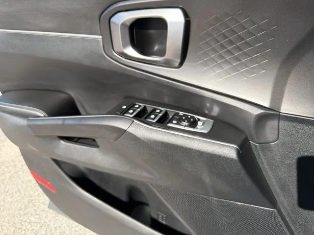 Used 2022 White Kia LX image 21