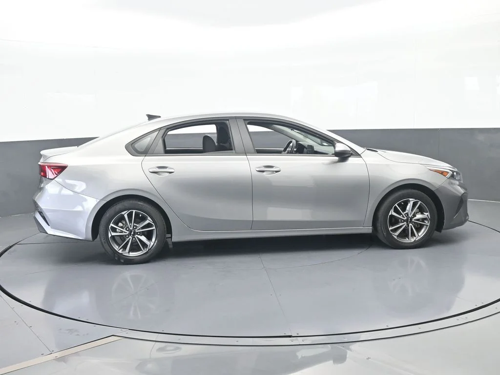 Used 2022 Steel Gray Kia LXS image 7