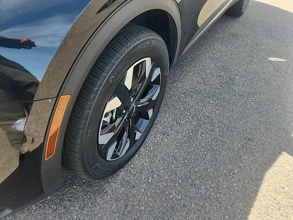 Used 2023 Black Kia X-Line image 7