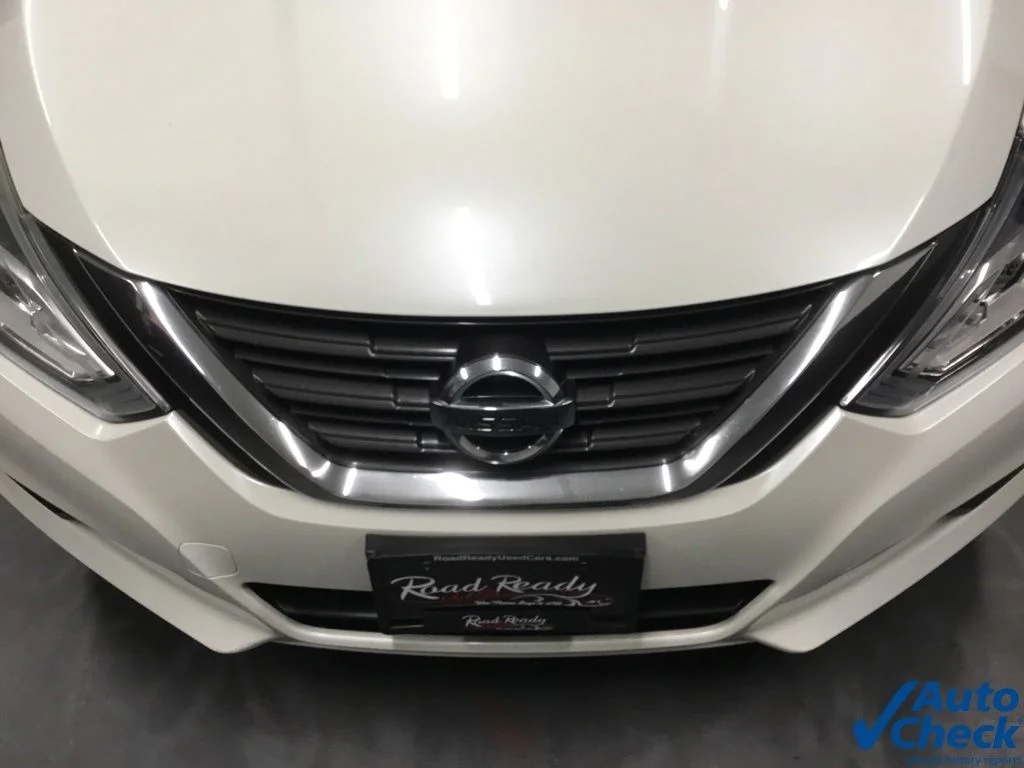 Used 2016 White Nissan 2.5 SV image 17