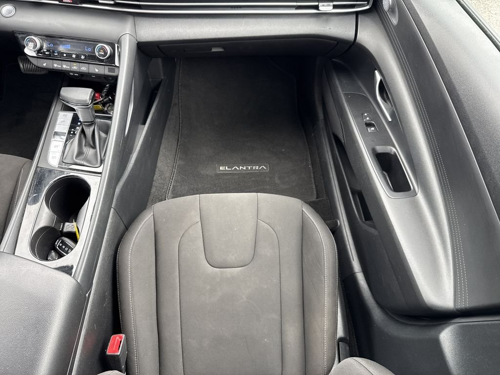 2022 Hyundai Elantra Blue - Photo 16