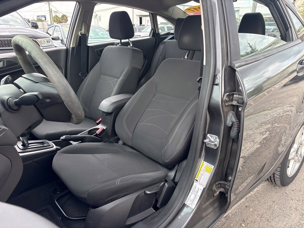 Used 2017 Gray Ford SE image 9