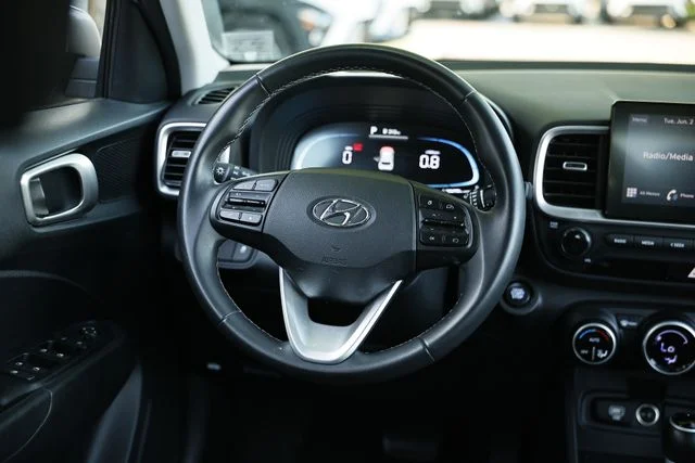 Used 2025 Shimmering Silver Hyundai SEL image 28