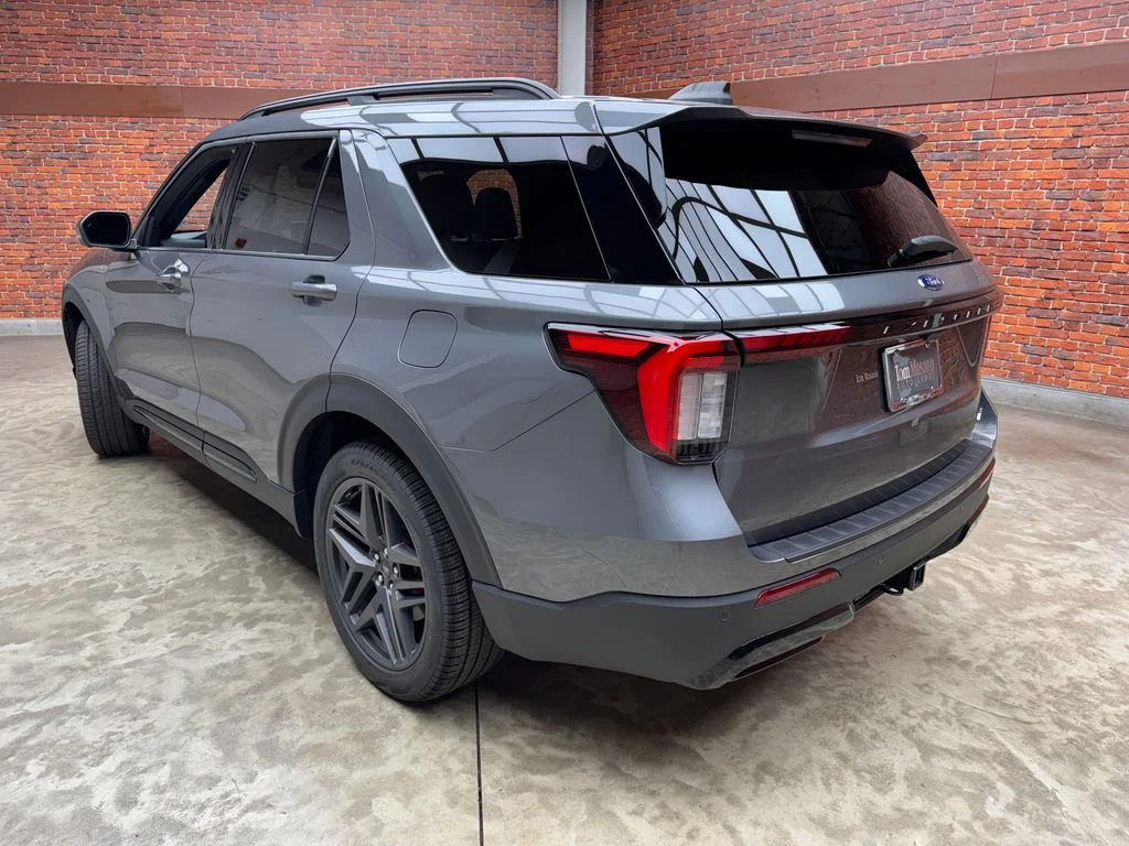 New 2026 Carbonized Gray Metallic Ford ST-Line image 2
