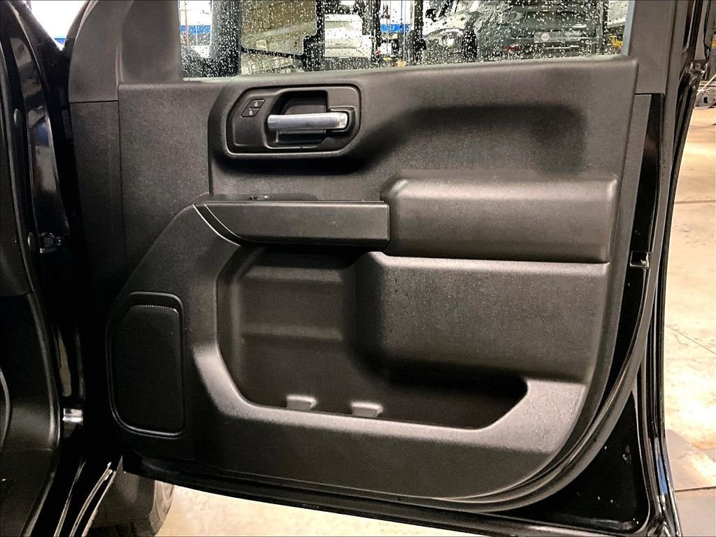 Used 2022 Black Chevrolet Custom image 12