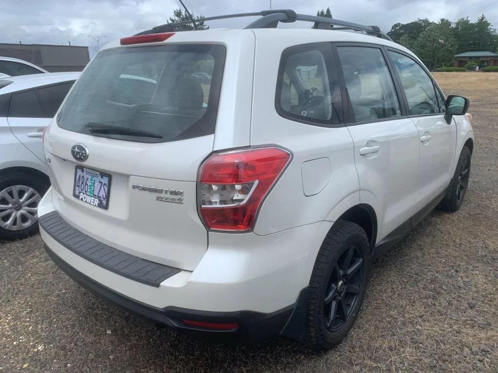 Used 2015  Subaru 2.5i image 4