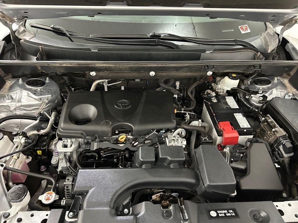 Used 2022 Silver Toyota XLE Premium image 21