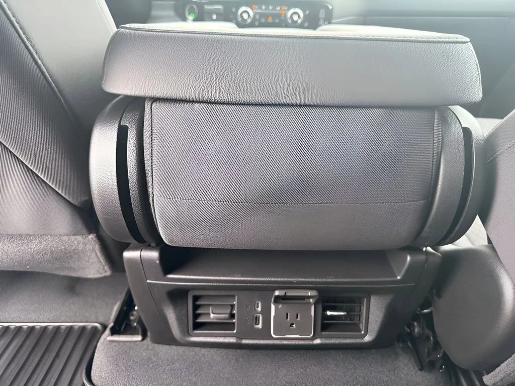 Used 2026 Onyx Black GMC Elevation image 13