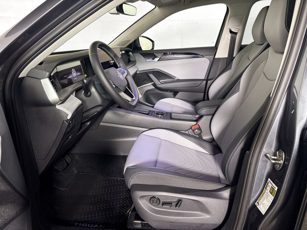 New 2026 Platinum Gray Metallic Volkswagen 2.0T SE image 11
