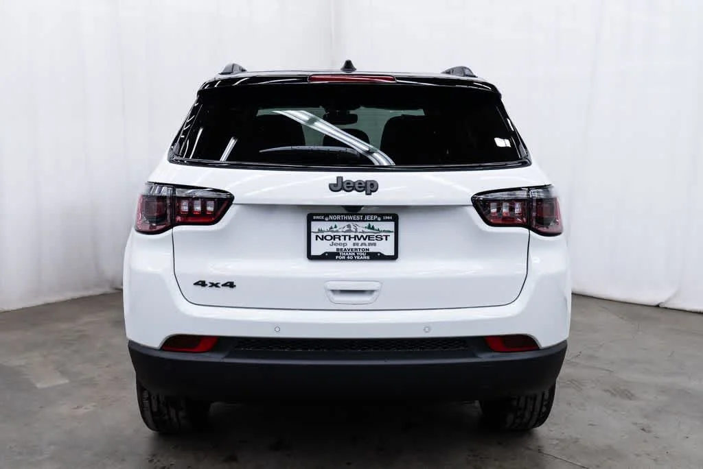 New 2026 Bright White Clear-Coat Exterior Paint Jeep Limited Altitude image 5