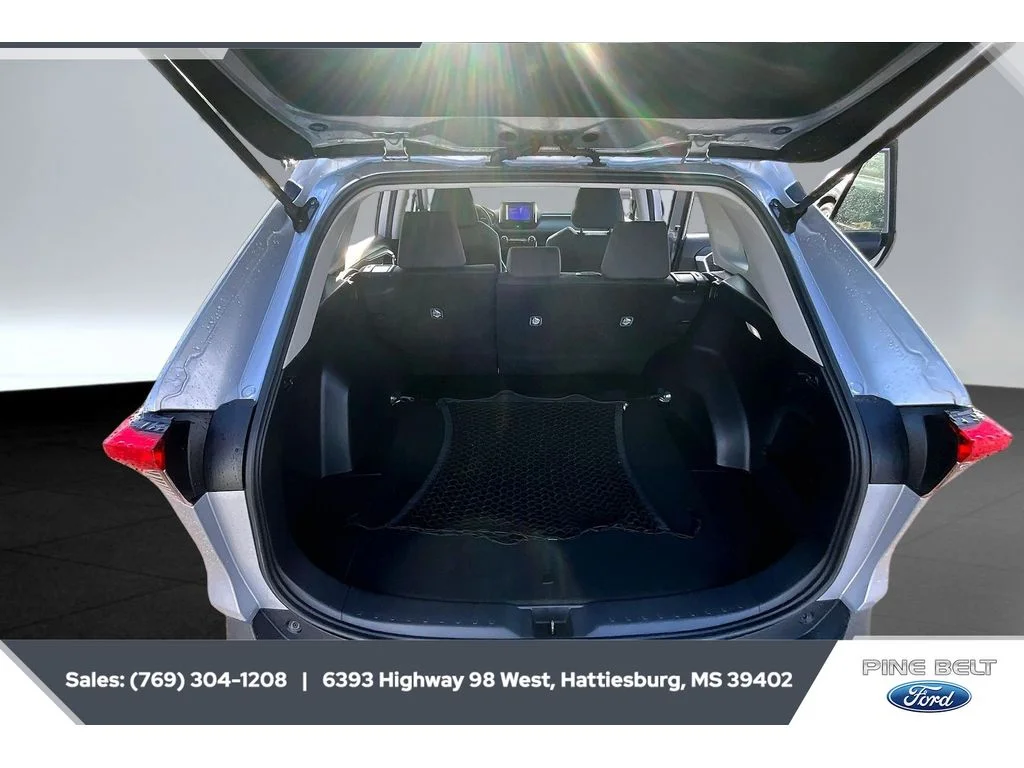 2024 Toyota RAV4 XLE - Photo 21