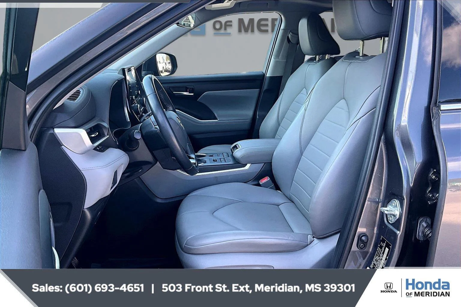 Used 2021 Magnetic Gray Metallic Toyota XLE image 18