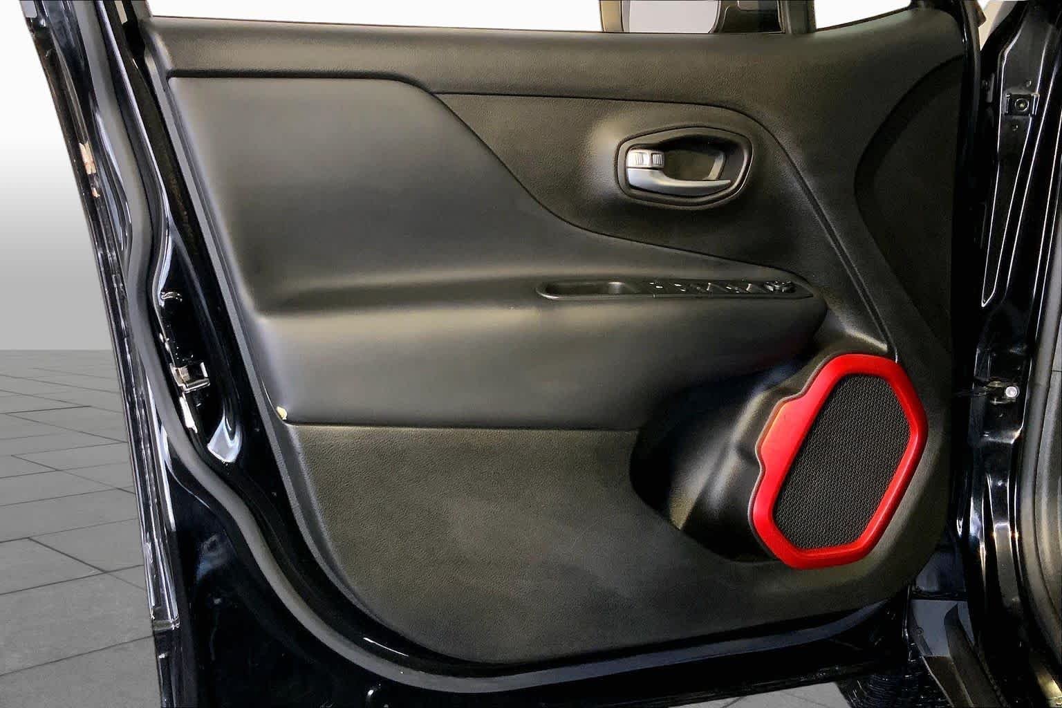 Used 2017 Black Jeep Trailhawk image 22