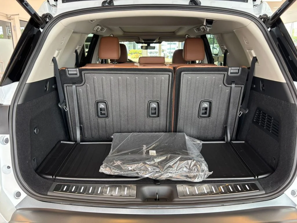New 2026 Everest White Pearl TriCoat Nissan Platinum image 29