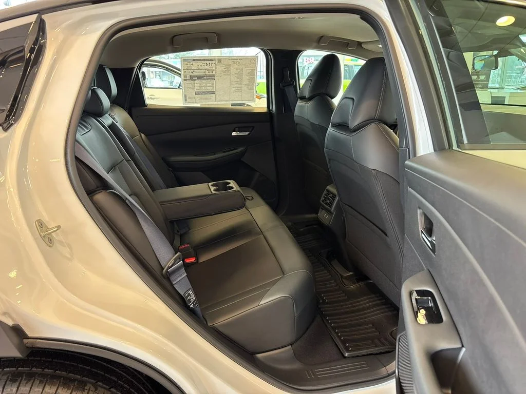 New 2026 Everest White Pearl TriCoat / Super Black Two-tone Nissan SV+ image 25