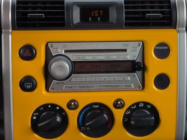 Used 2010  Toyota Base image 18