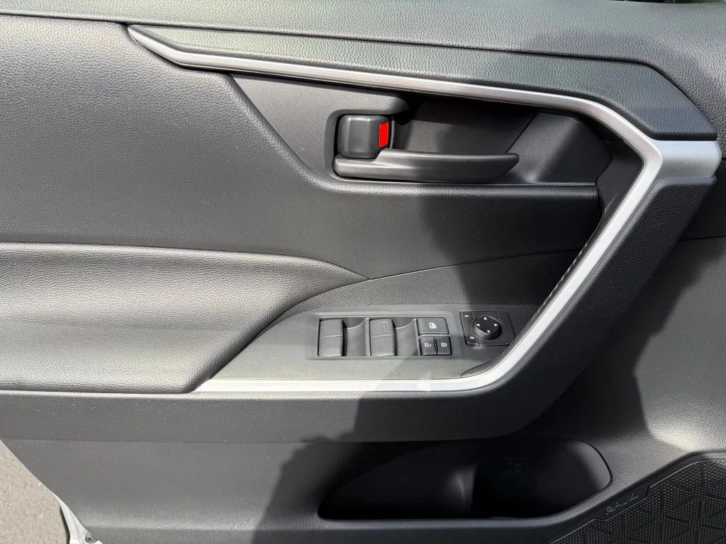 Used 2019 Silver Toyota LE image 15