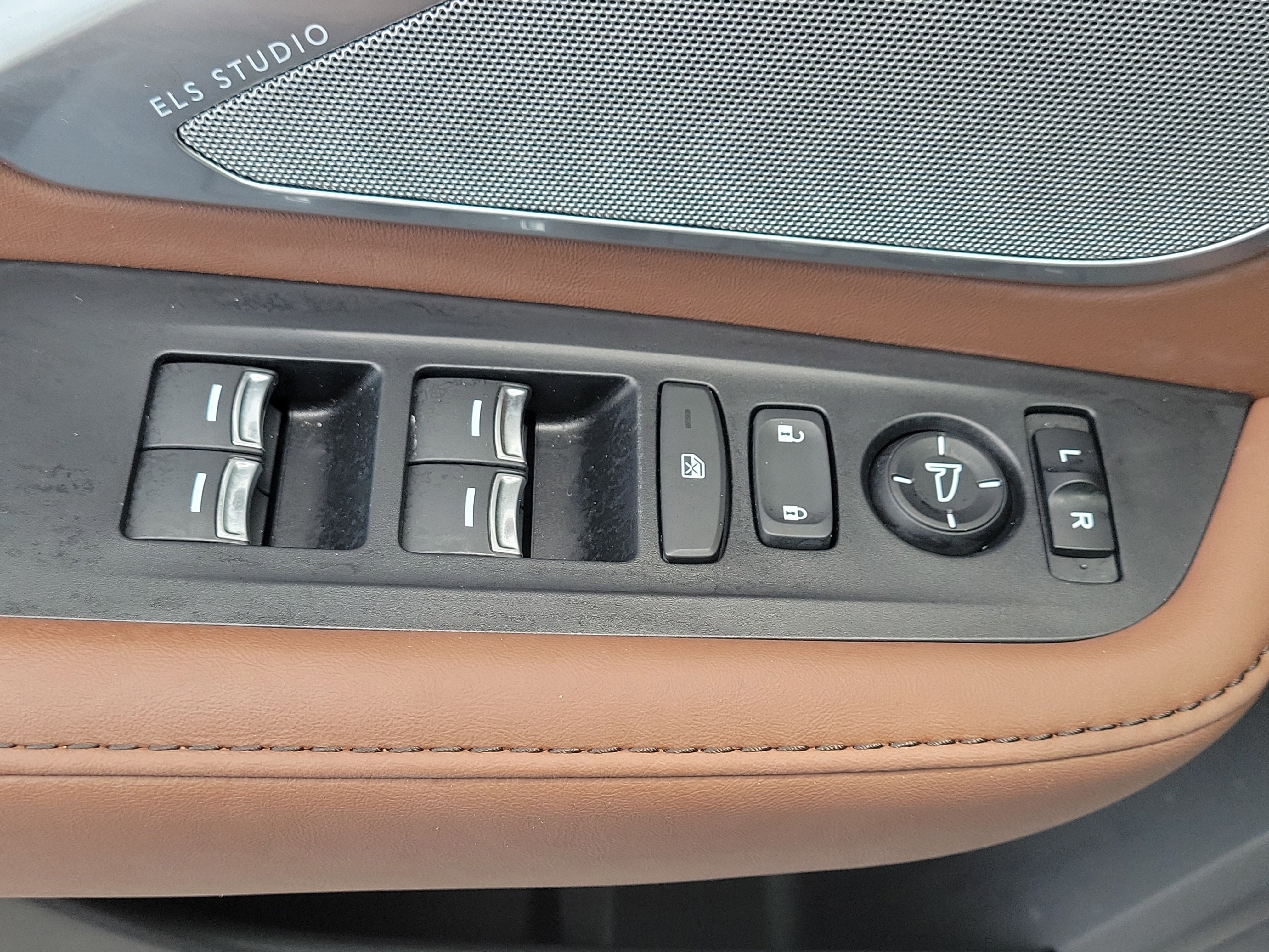 Used 2025 Platinum White Pearl Acura Technology Package SH-AWD image 24