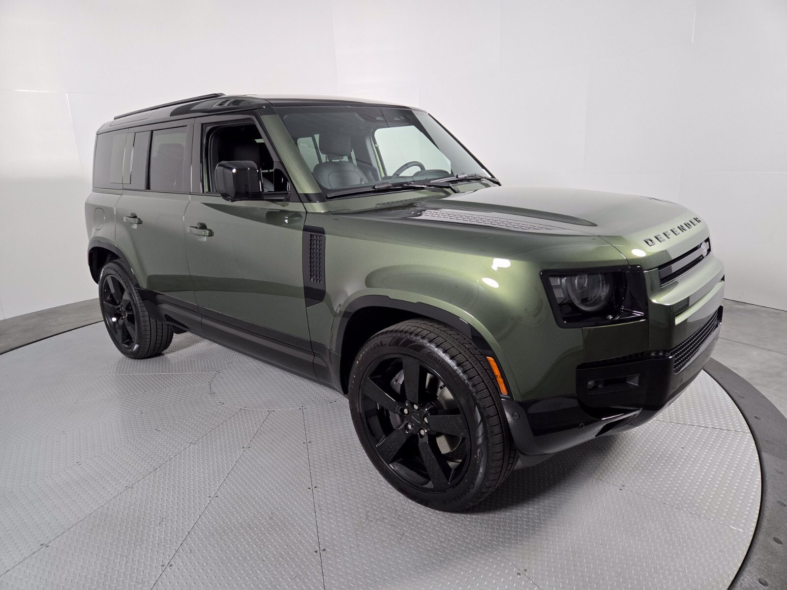 New 2026 Woolstone Green Land Rover X-Dynamic SE image 16