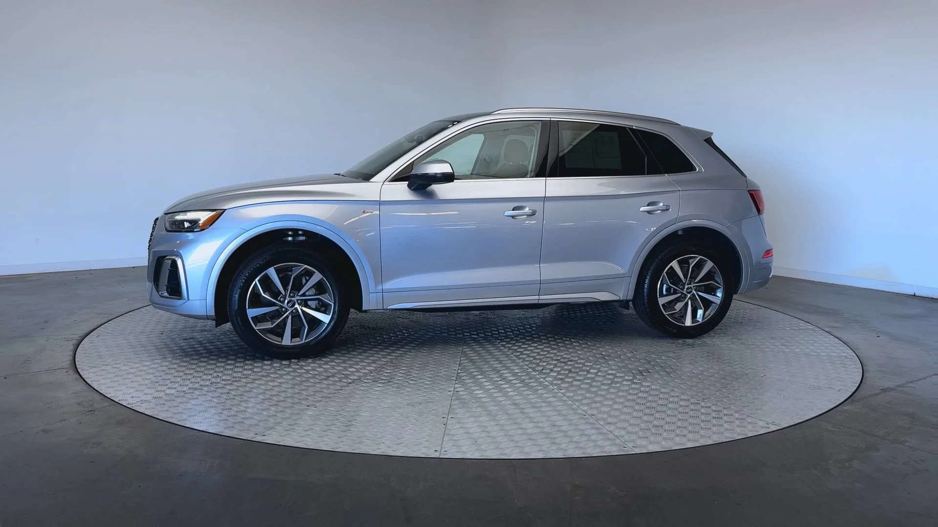 Used 2025 Florett Silver Metallic Audi S line Premium image 5