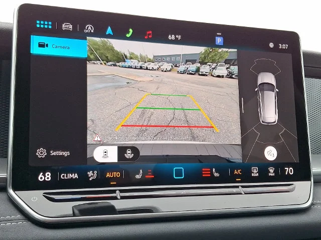 2025 Volkswagen Tiguan SE - Photo 12