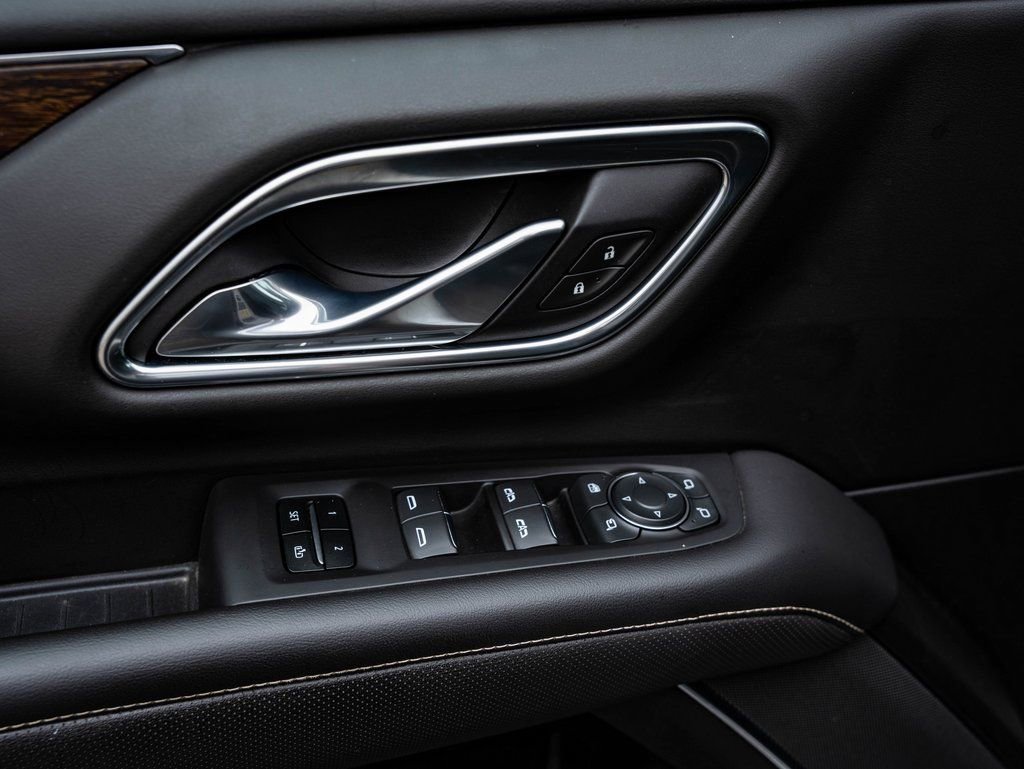 Used 2021 Iridescent Pearl Tricoat Chevrolet Premier image 27