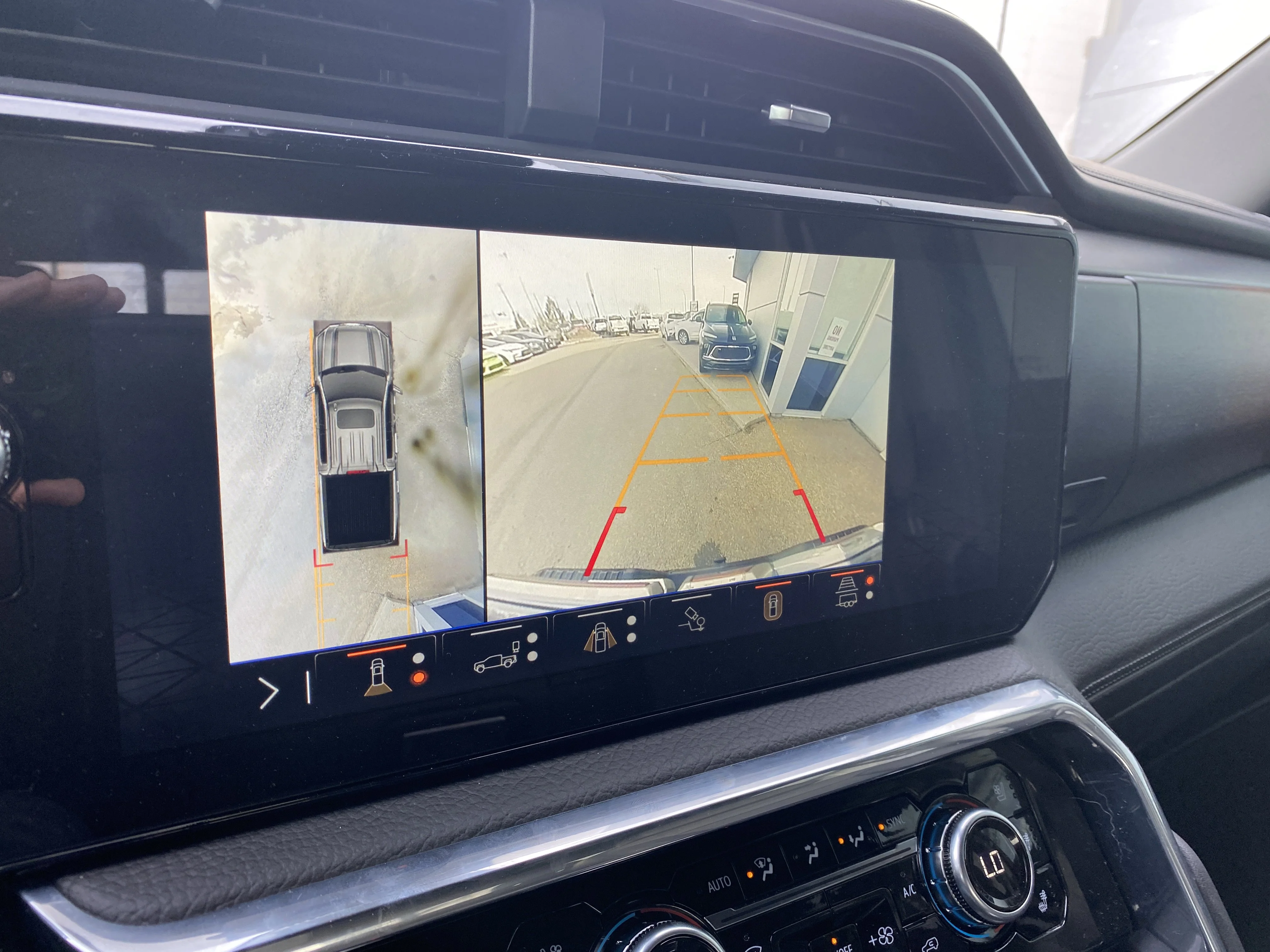 Certified Used 2025 Black GMC Crew Cab Denali * 6.2L V8 *360 CAMERA * HEAD UP DISPLAY * image 17