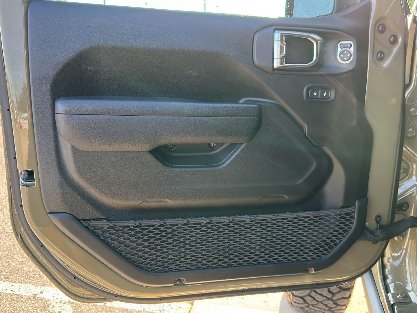 Used 2025 41 Jeep Rubicon image 9