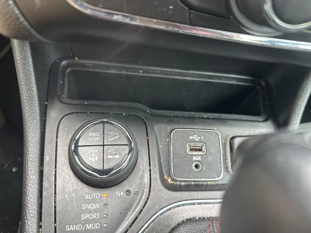 Used 2020 Silver Jeep Trailhawk image 19