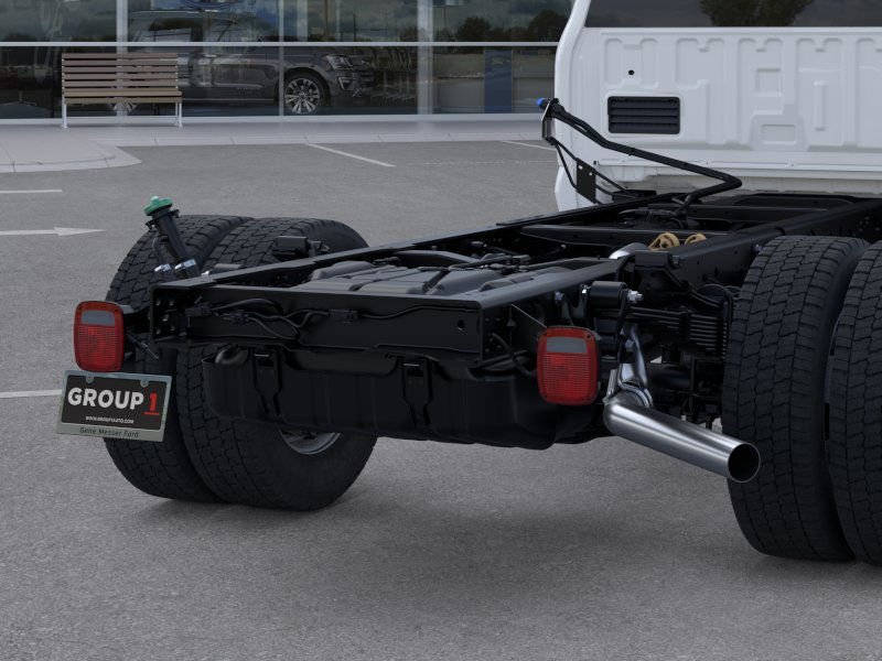 New 2026 Oxford White Ford F-550® XL image 21