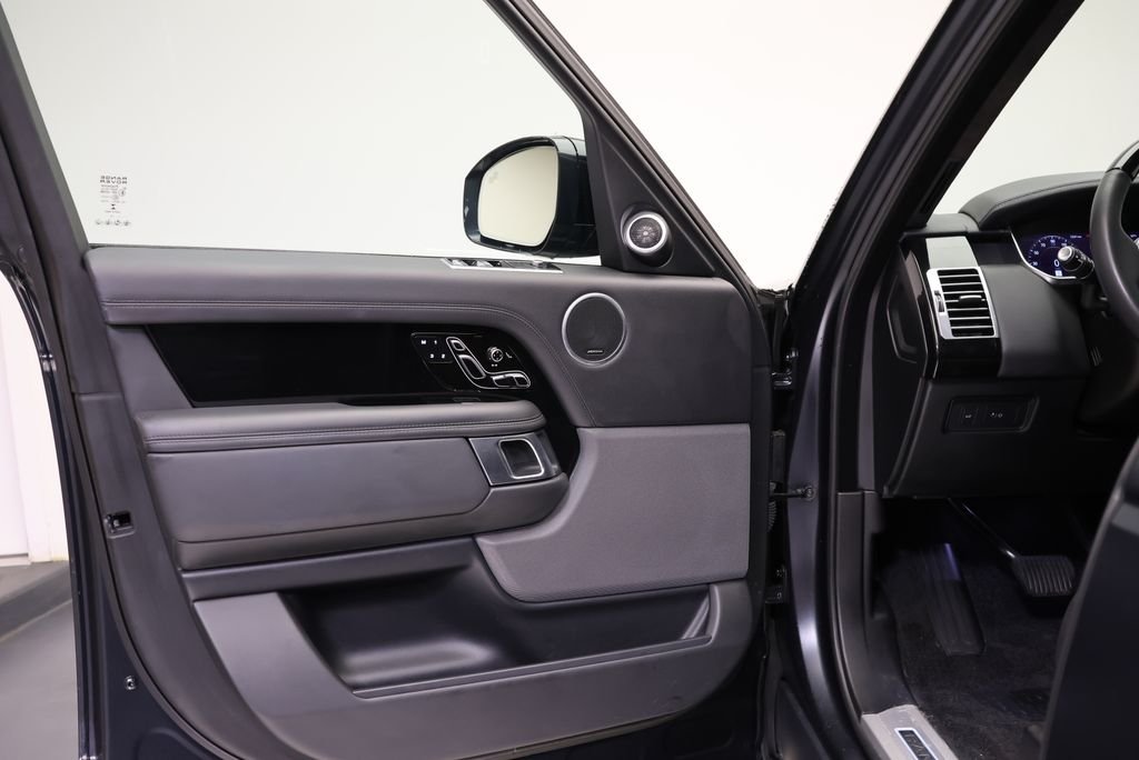 Used 2019  Land Rover 5.0L V8 Supercharged image 25